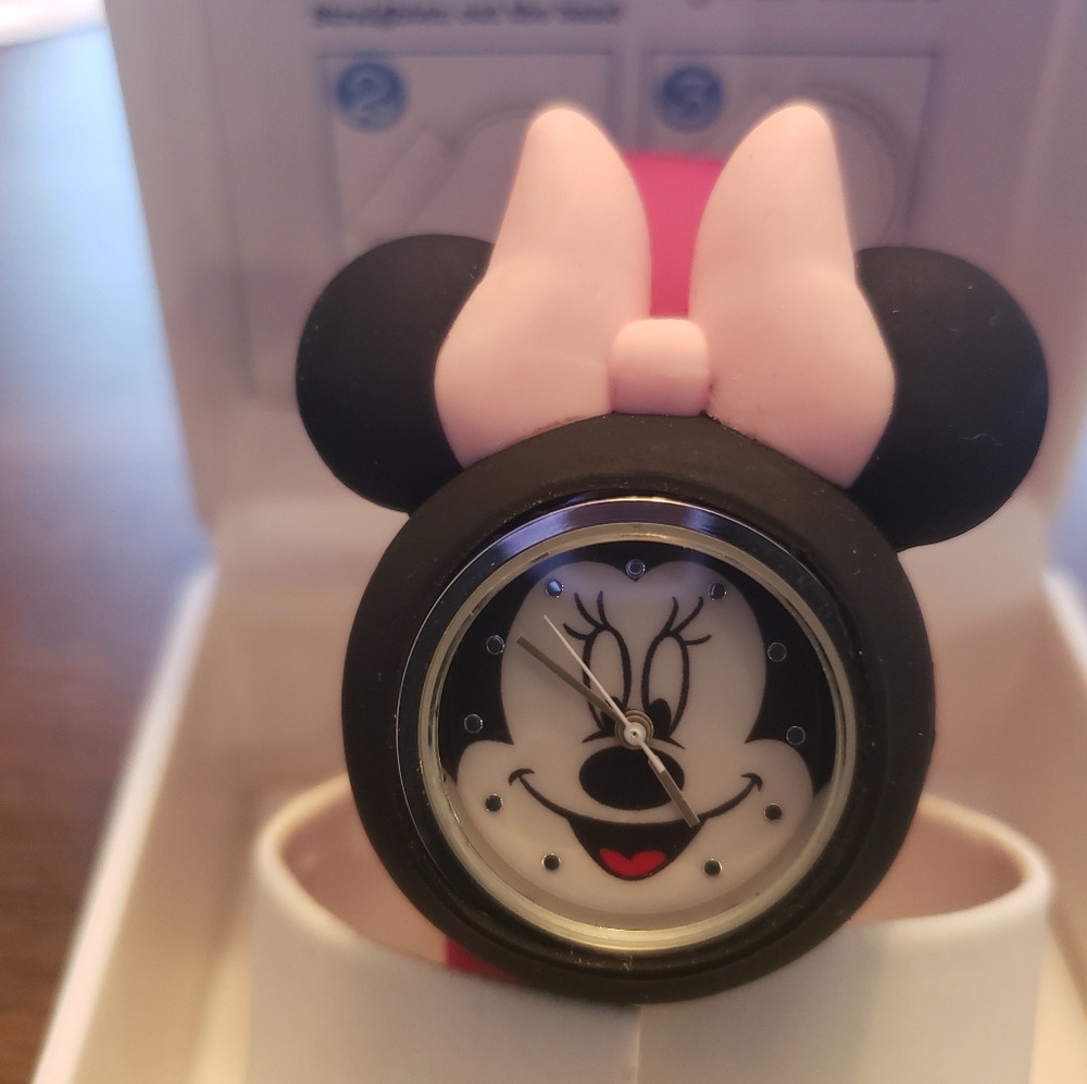 Minnie Mouse Slap on Watch.